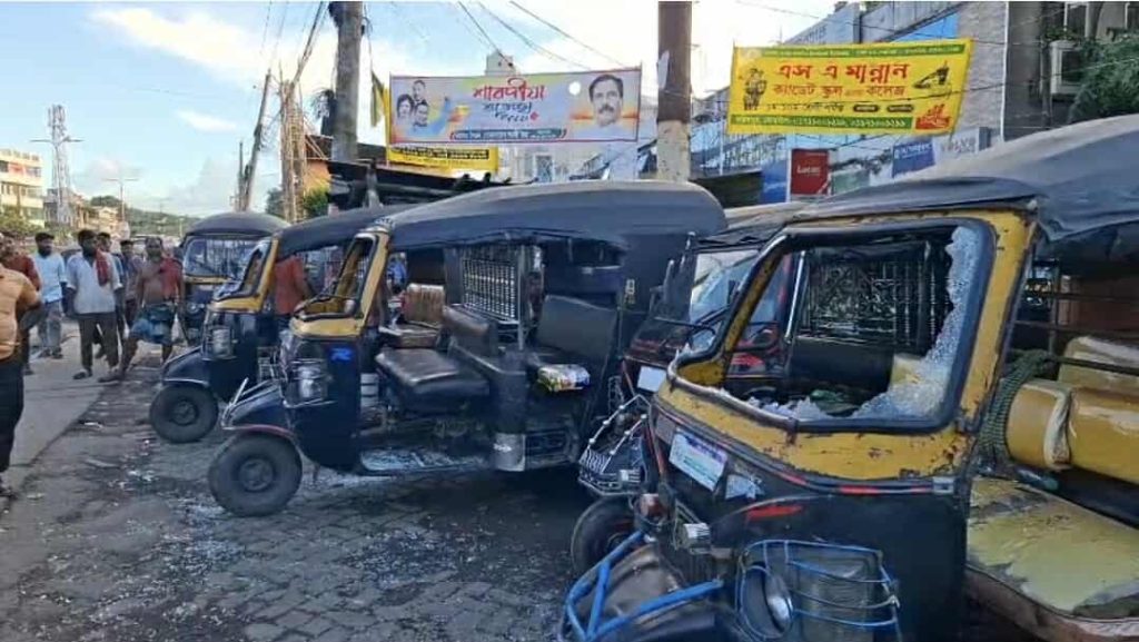 চাঁদা না পেয়ে যুবদল নেতার নেতৃত্বে ১৬ টি মাহিন্দ্রা ভাঙচুর, চালকদের মারধর