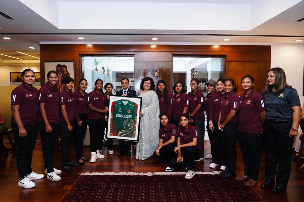 ভারতীয় হাইকমিশন বাংলাদেশ মহিলা ক্রিকেট দলেকে সংবর্ধনার দিলো