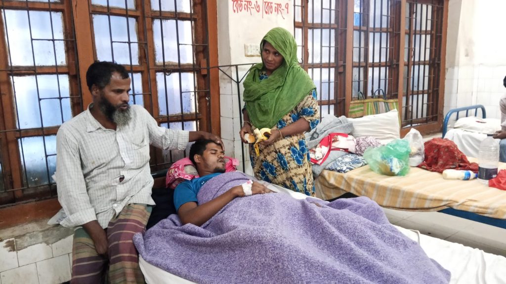 রিকশাভাড়ায় বিএনপি নেতার ফাঁকি, প্রতিবাদ করায় পিটিয়ে আহত