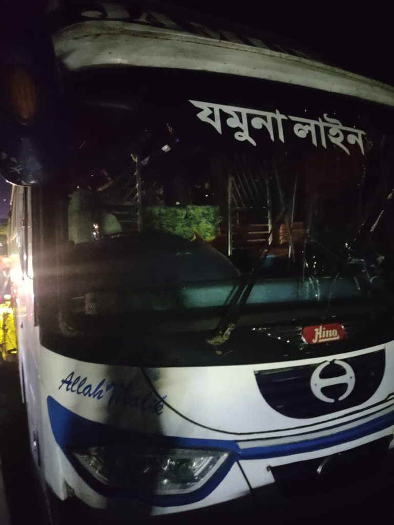 দাঁড়িয়ে থাকা ট্রাকে বাসের ধাক্কা, নিহত দুই