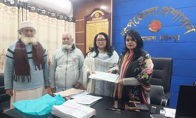 ফরিদপুর-১ আসনে স্বতন্ত্র প্রার্থী আরিফুর রহমান দোলনের মনোনয়নপত্র জমা