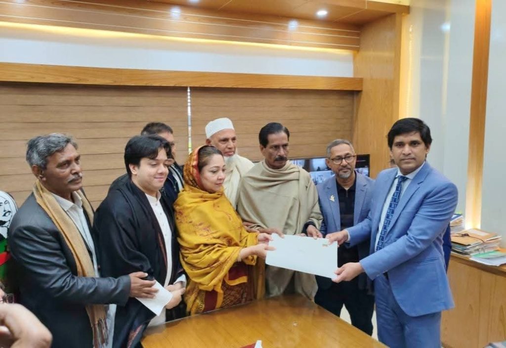 ফরিদপুর সদরে বিএনপির মনোনয়নপত্র জমা দিলেন নায়াব