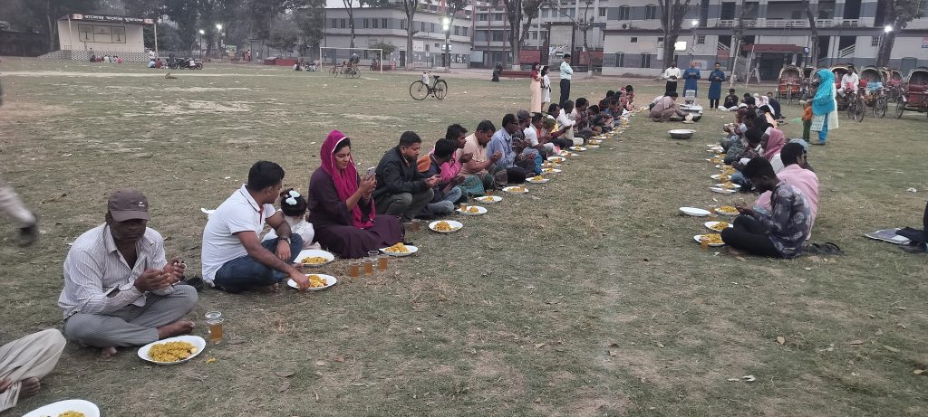 শ্রমজীবী মানুষের সাথে সমকাল সুহৃদ-এর ইফতার
