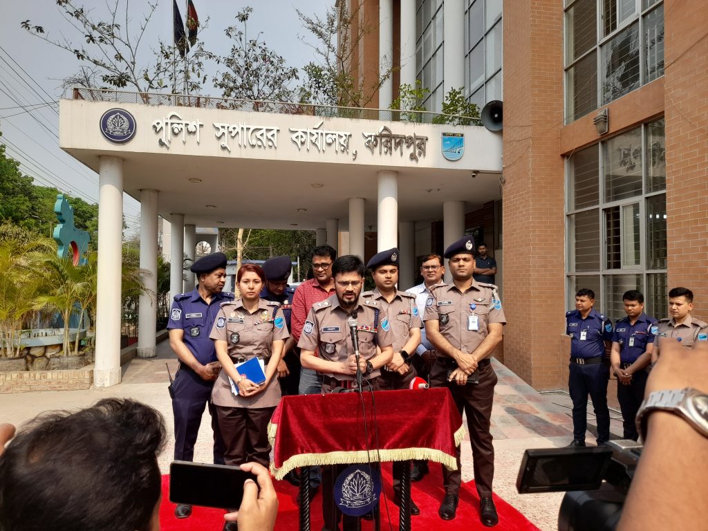 রাজু শেখ হত্যা মামলার রহস্য উদঘাটন, ৮ আসামি গ্রেপ্তার; উদ্ধার ৫টি দেশীয় অস্ত্র