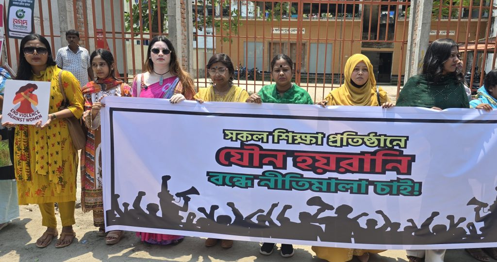 স্কুল-কলেজ-মাদ্রাসায় যৌন সহিংসতা বন্ধের দাবিতে নন্দিতা সুরক্ষার মানববন্ধন