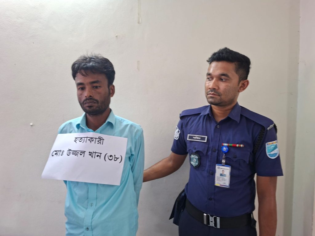বিয়ের জন্য চাপ দেয়ায় মা ও মেয়েকে হত্যার পর মাটিচাপা দেয় পরকীয়া প্রেমিক