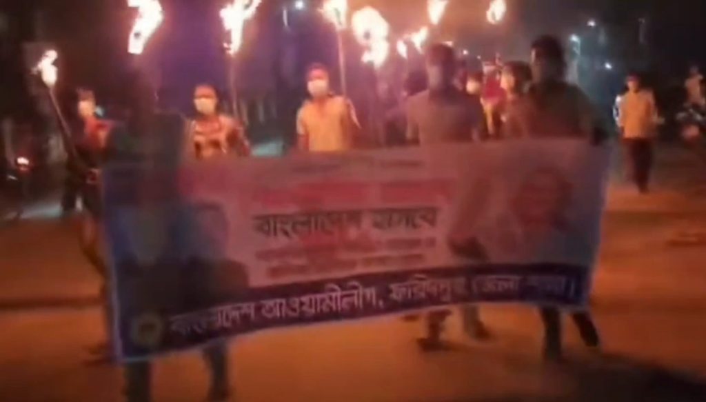 কার্যক্রম নিষিদ্ধ আ’লীগ ফরিদপুর শহরের মশাল মিছিলে ছাত্রদল-স্বেচ্চাসেবক দলের ধাওয়া- ছত্রভঙ্গ