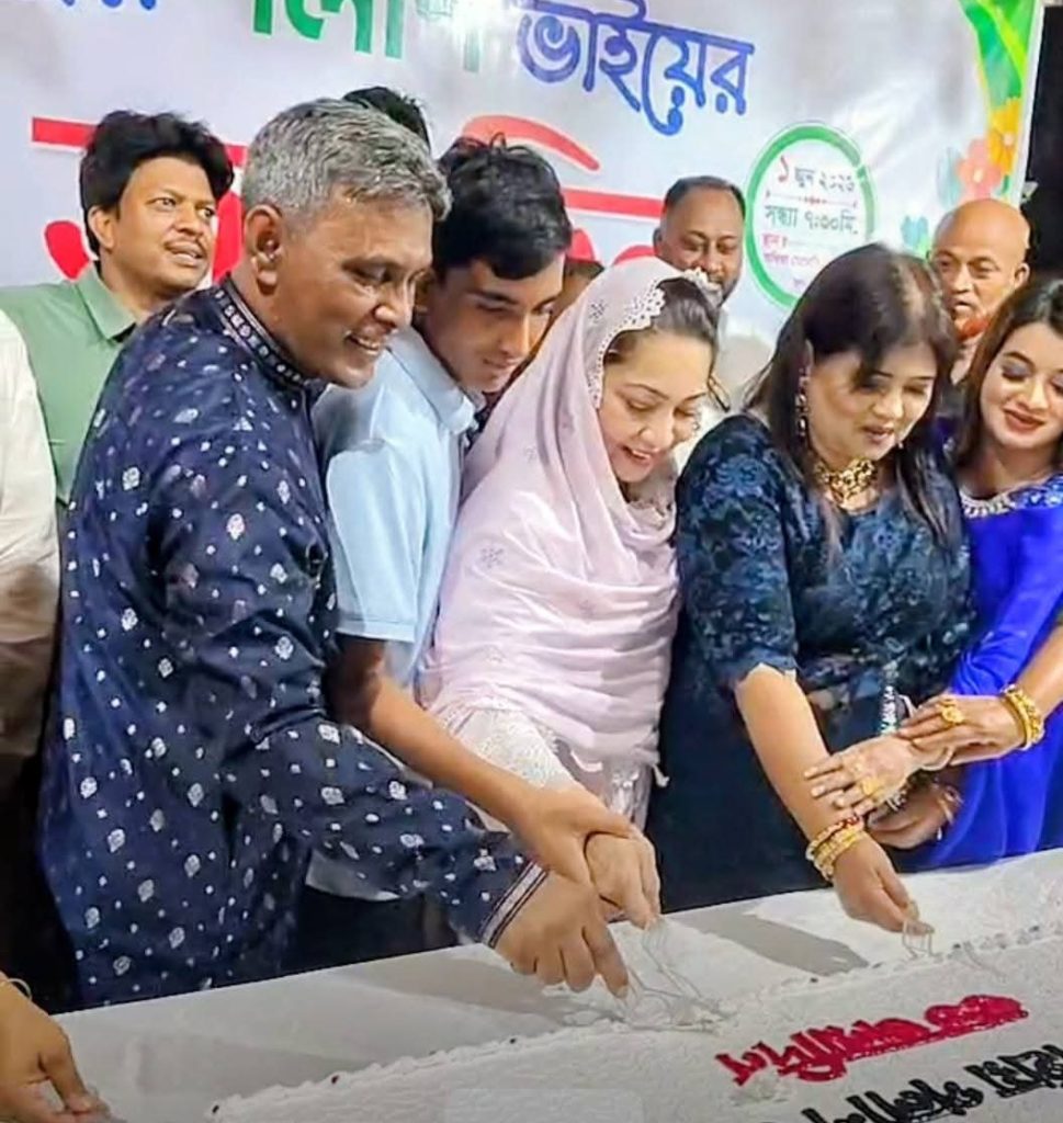 ফরিদপুর জেলা পরিষদের প্রশাসকের জন্মদিনে কেক কাটলেন এমপি চৌধুরী নায়াব ইউসুফ