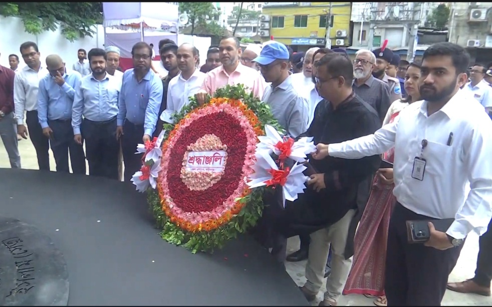 ফরিদপুরে জুলাই স্মৃতিস্তম্ভে পুষ্পস্তবক অর্পণ ও আলোচনা সভা