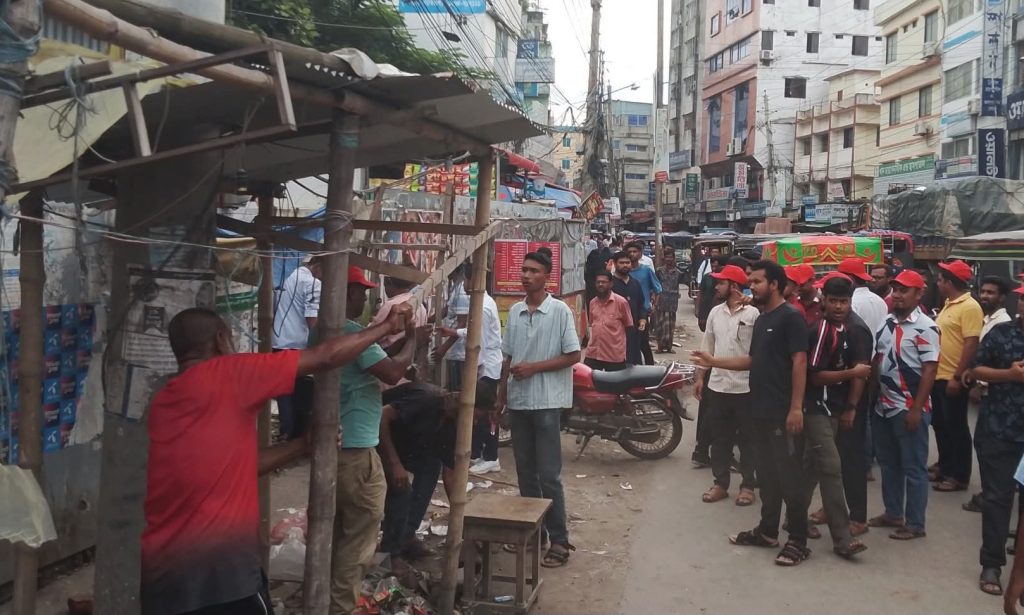 ফরিদপুরে অবৈধ স্থাপনা উচ্ছেদ, দখলমুক্ত হলো ফুটপাত