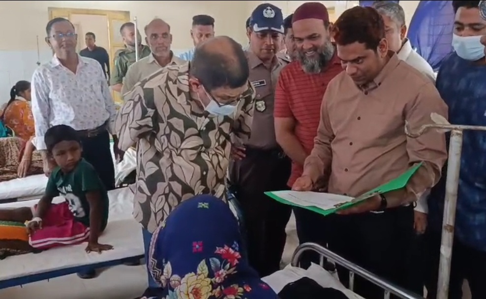 চরভদ্রাসন হাসপাতালে স্বাস্থ্যমন্ত্রীর আকস্মিক পরিদর্শনে