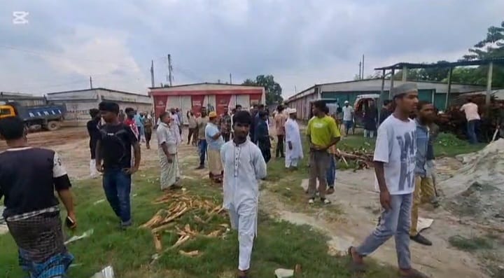 ফরিদপুরে মাদক কারবারিদের বাড়িতে ভাঙচুর, ২৪ ঘণ্টার আলটিমেটাম